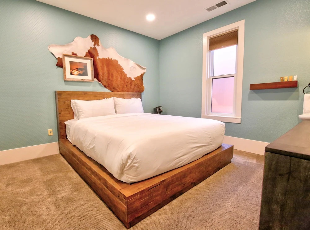 The Groveland Hotel