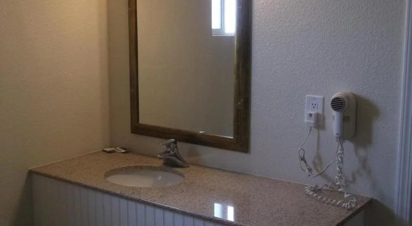 Travel Inn and Suites