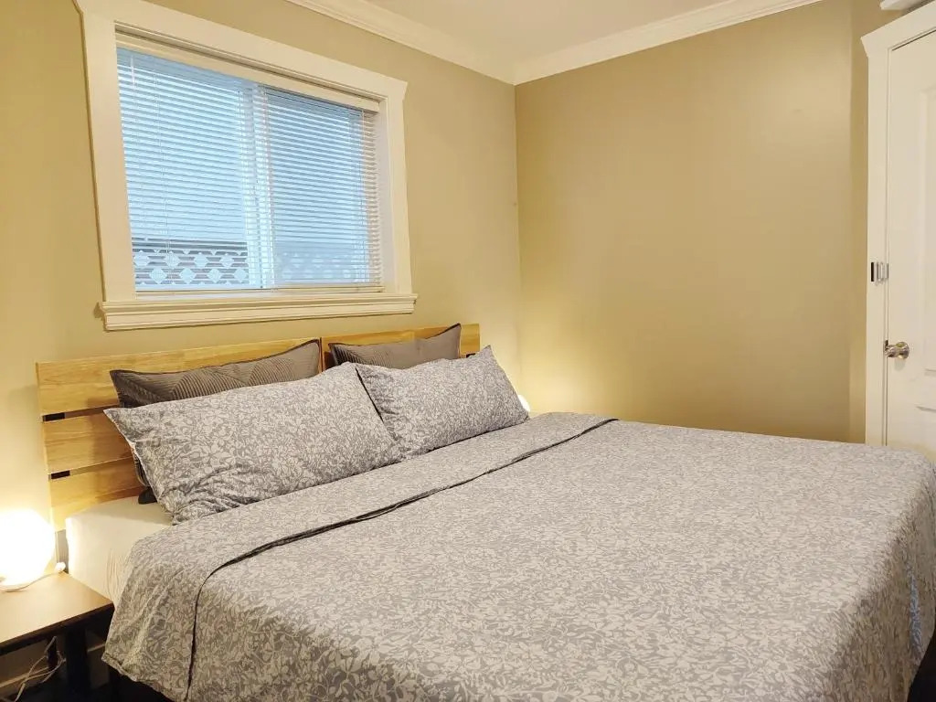 Entire 1BR Suite w King Bed, Private Entrance, Ground Level