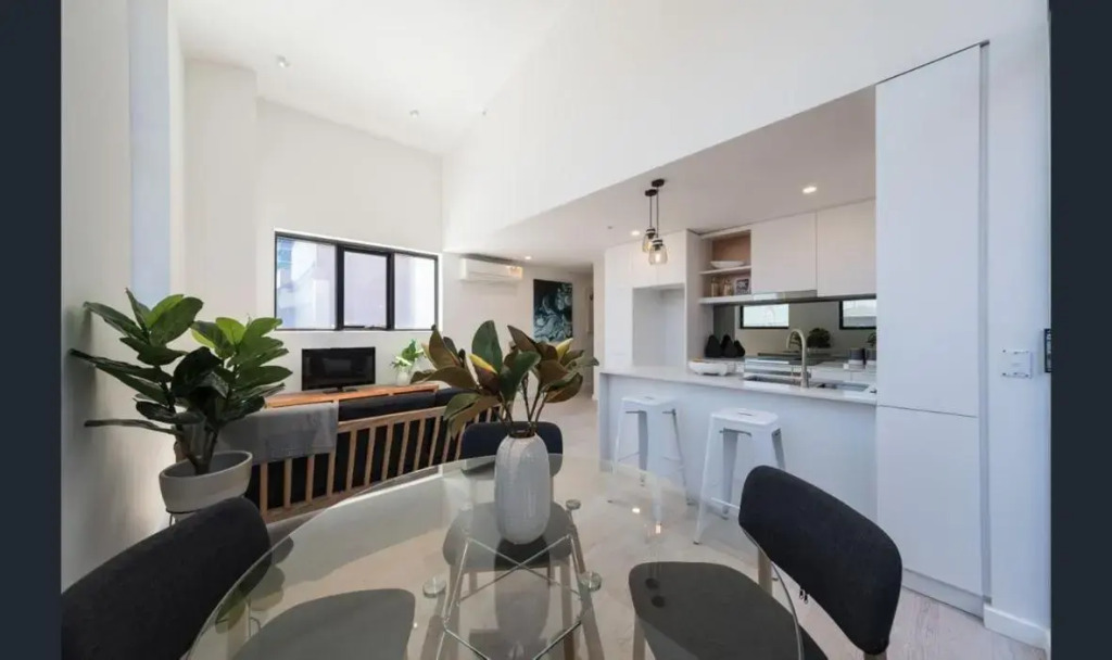 Bond Quarter Loft