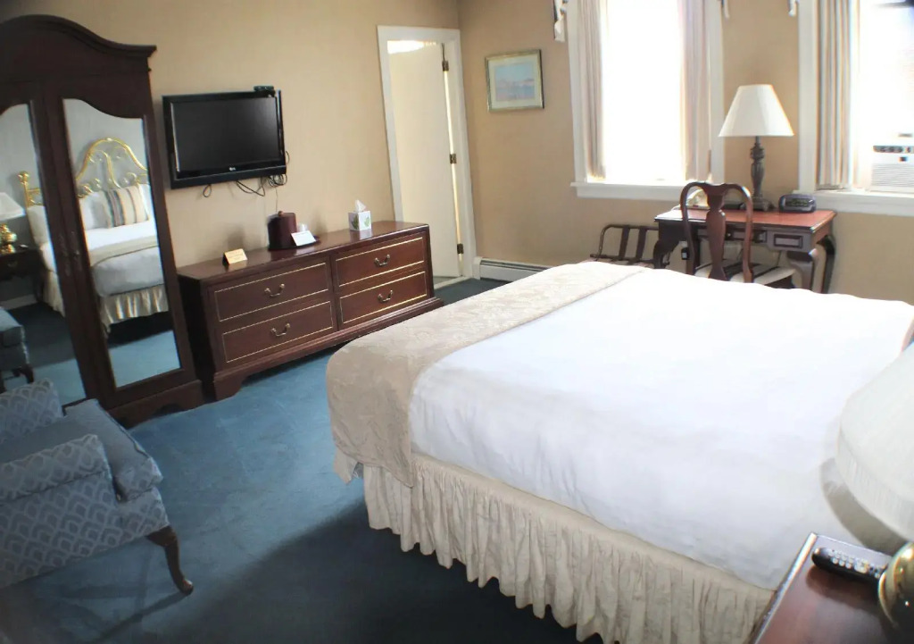Waynebrook Inn