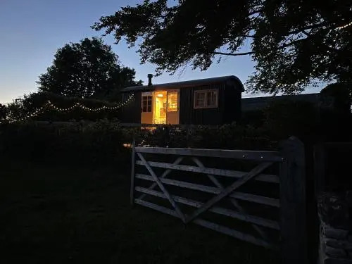 Hill House B & B & Luxury Shepherds Huts