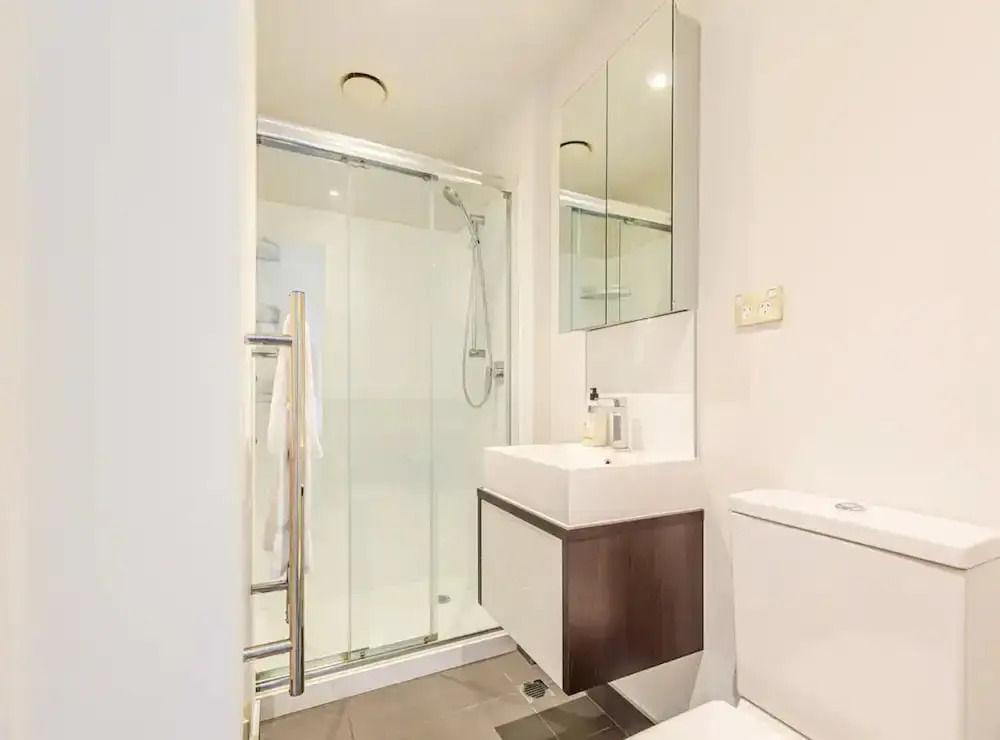 City Views From Bright And Spacious Apartment!