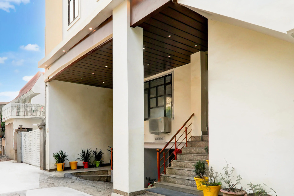 Super OYO Hotel O Indira Nagar
