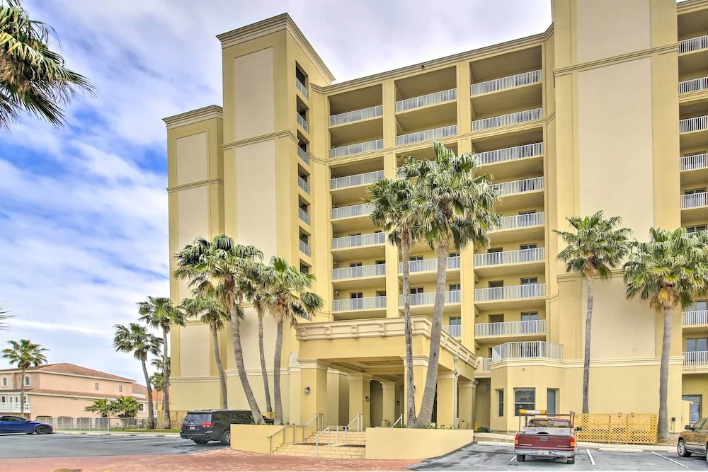 Sunny SPI Las Villas Condo w/ Resort Amenities