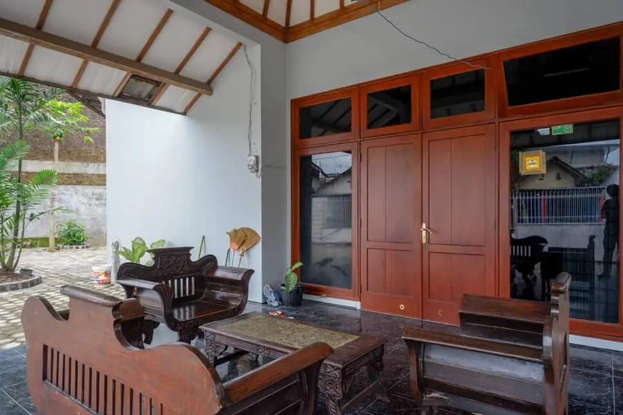 RedDoorz Plus near Jogja City Mall 5