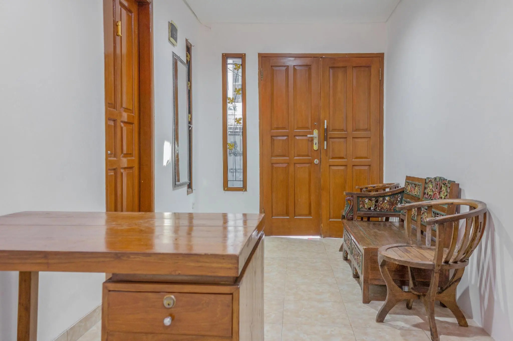 OYO 366 Thamadhiro Residence