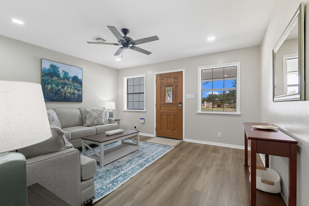 Rivers Oaks-the Ranch House Pool & Hot-tub!