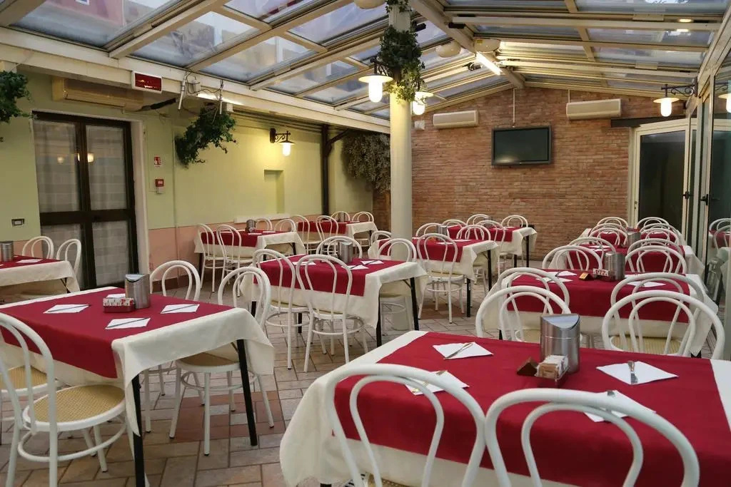 Hotel Mantegna Stazione, MantegnaHotels