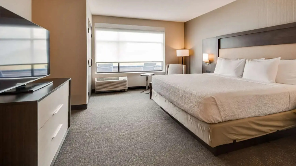 Best Western Plus Executive Residency Rigbys Water World Hotel