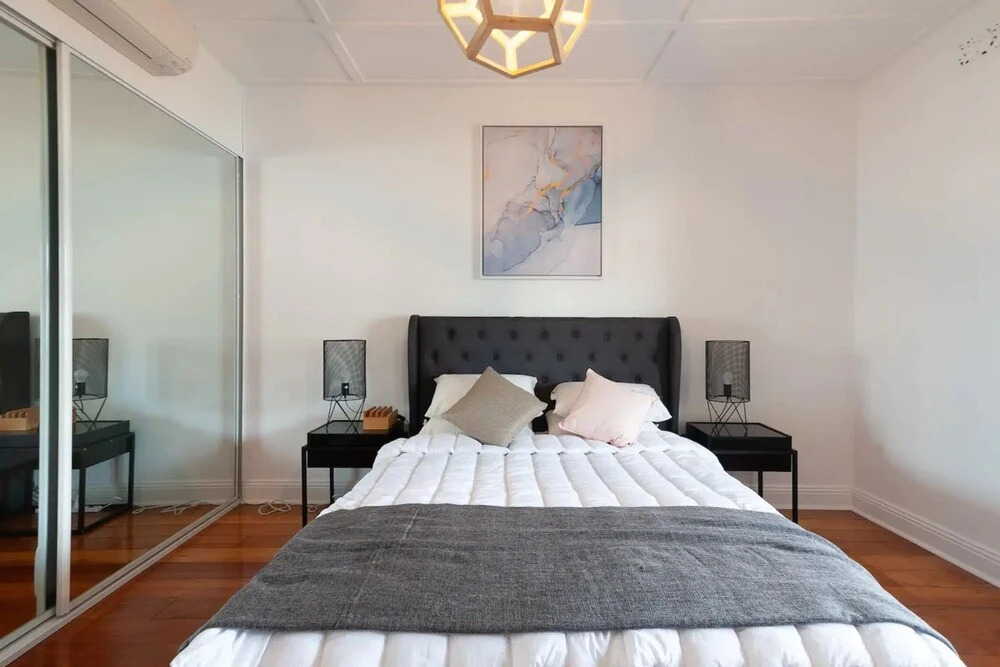 Luxurious Historic Home with Harbour Bridge Views