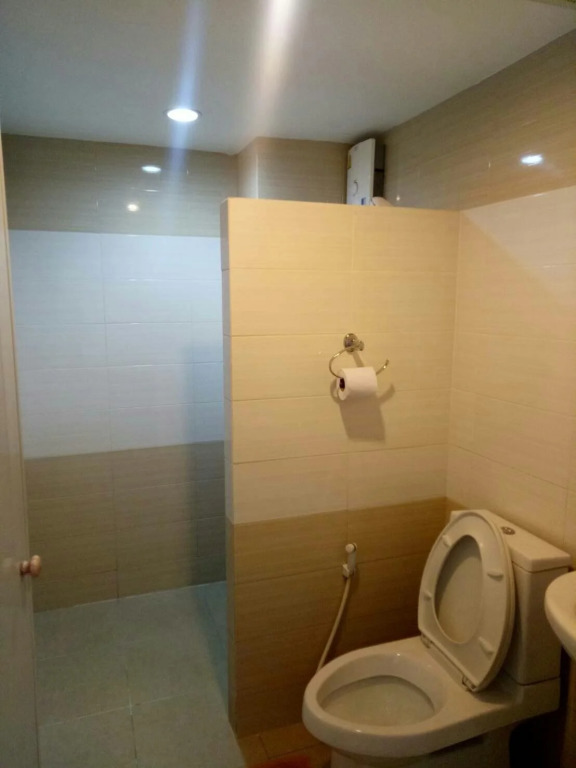 Mae Klong Hotel
