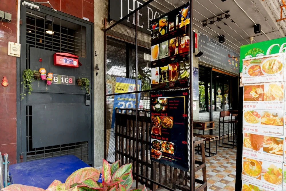 B168 Bed And More Hostel