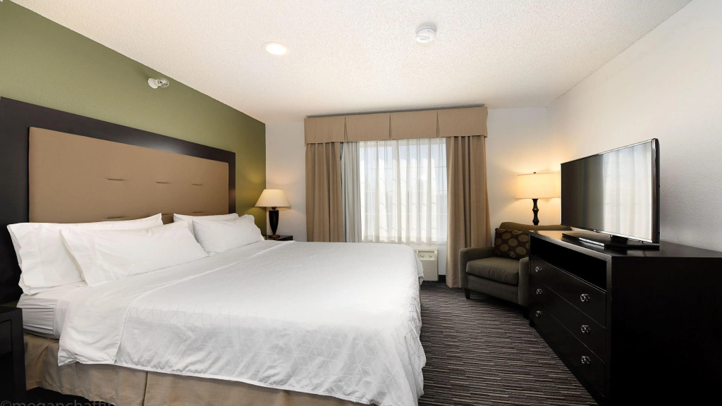 Holiday Inn Express & Suites Chicago Deerfield Lincolnshire by IHG