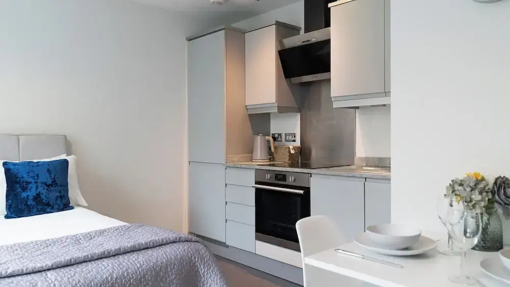 Cotels at The HUB Serviced Apartments Fibre WiFi, Central Location in Vibrant Leisure Quarter, Free Parking