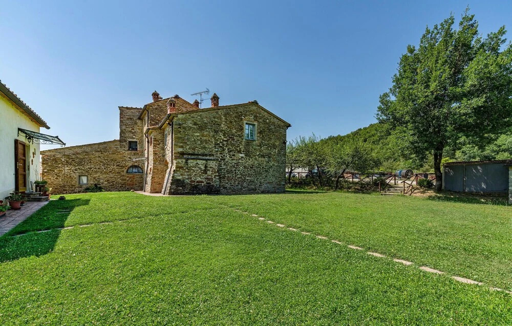 Nice Home in Capolona With 8 Bedrooms, Wifi and Private Swimming Pool