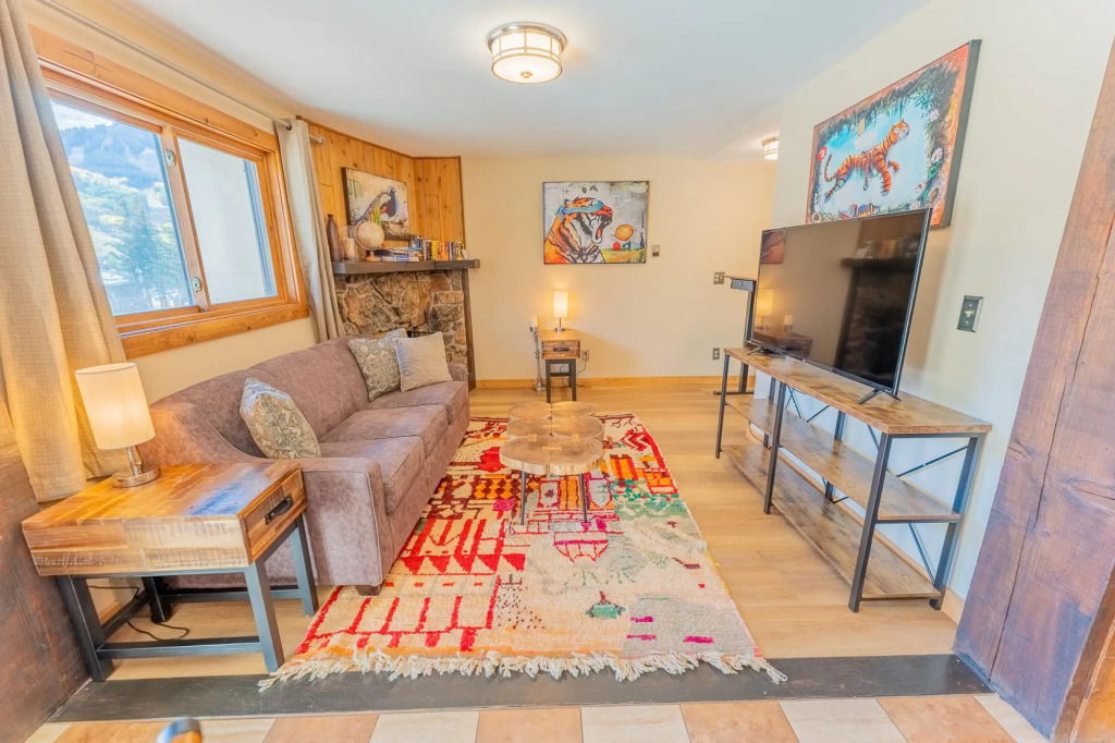 The Yak Shack: Incredible Mountain View Condo
