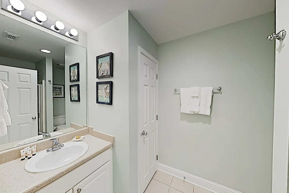 New Listing! Gulf-front Getaway W/ 2 Pools & Gym 1 Bedroom Condo