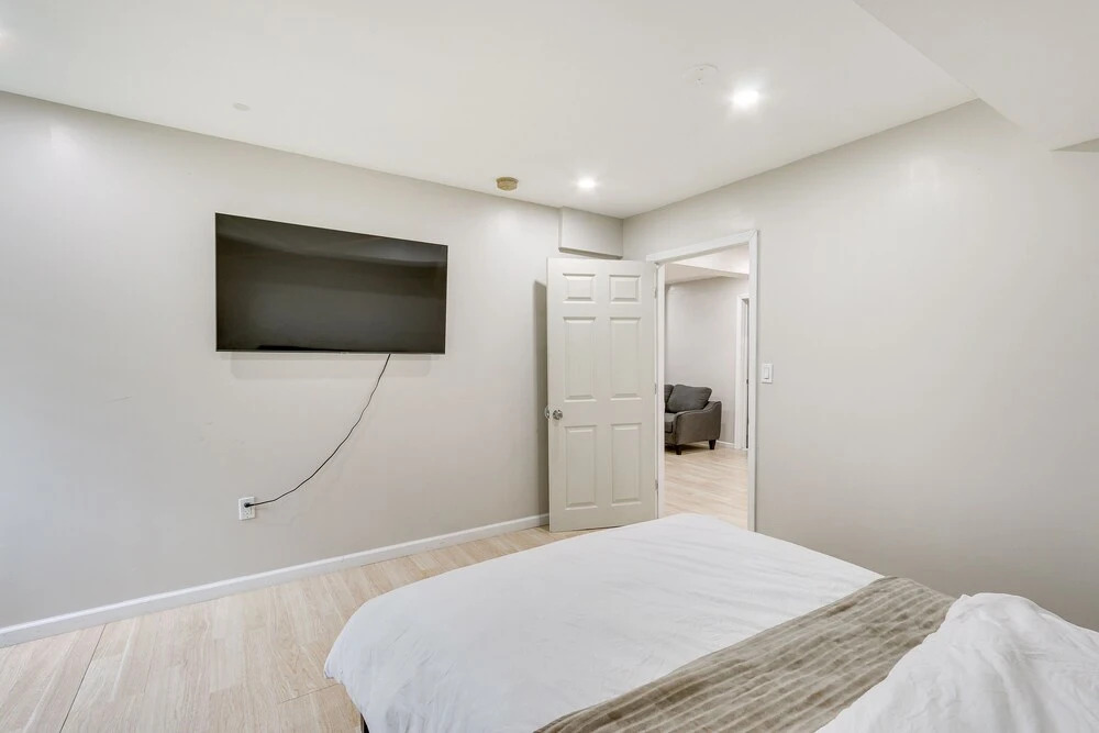 Modern Newark Vacation Rental ~ 3 Mi to Airport!