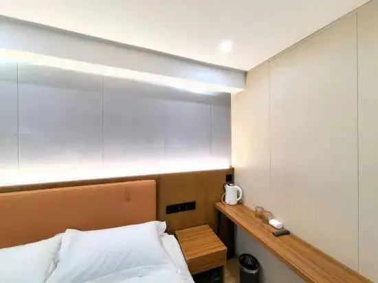 Youth Hotel (Beijing Temple of Heaven West Gate)