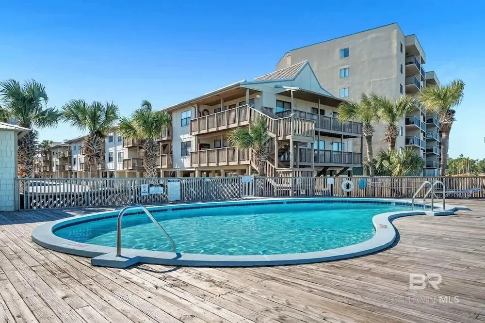 1 bed Beach Pools Waterfront Boating Palmaway