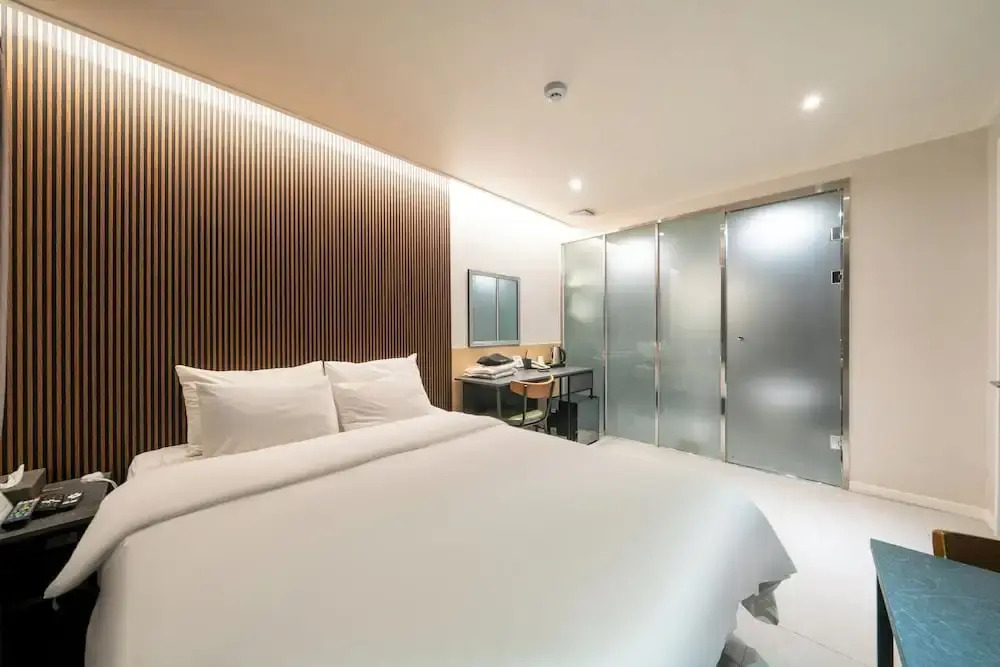 Mnlucky Hotel