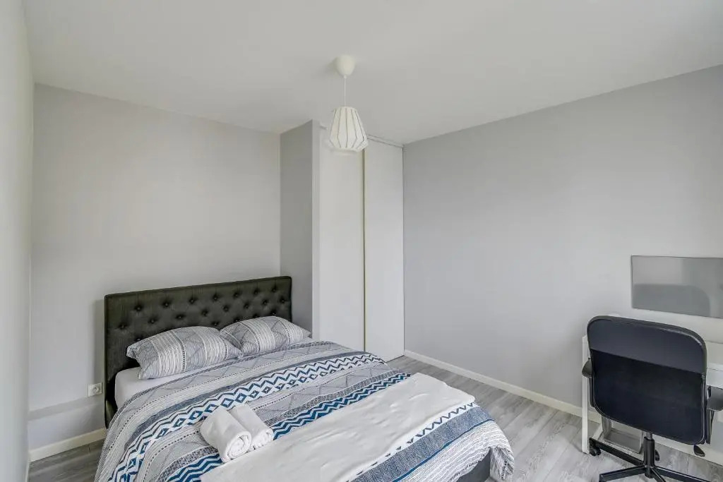 Chic and spacious apart with parking