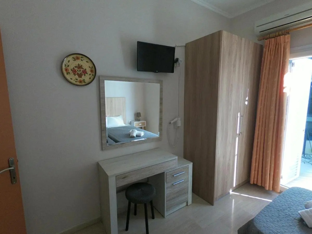 Dionisos Apartments