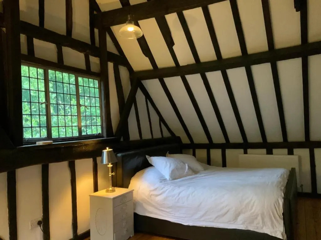 Delightful 4BD Home Full of Flair Edenbridge Kent