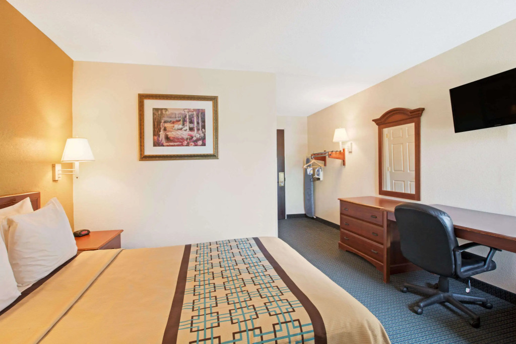 Days Inn by Wyndham Charlotte/Woodlawn Near Carowinds