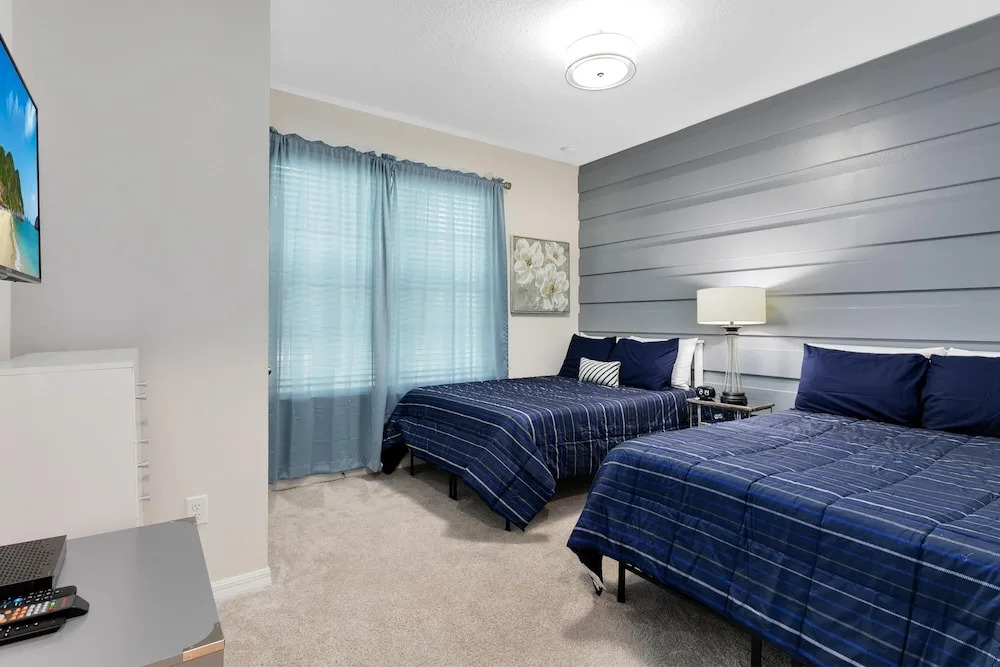 Luxury Town Home With Splash Pool in Solara Resort