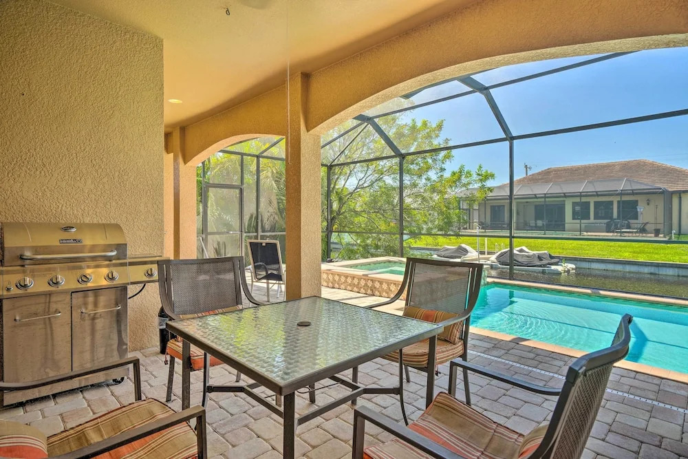 Private Pool & Grill: Canalfront Cape Coral Home
