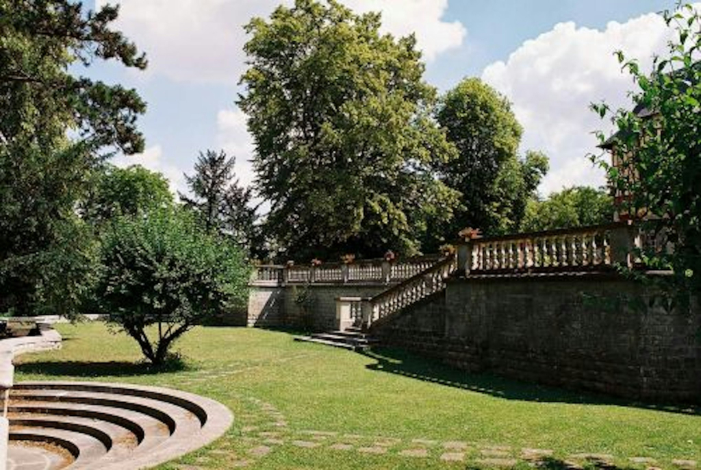 Château Jeanne & The Forest - Château de Montvillargenne