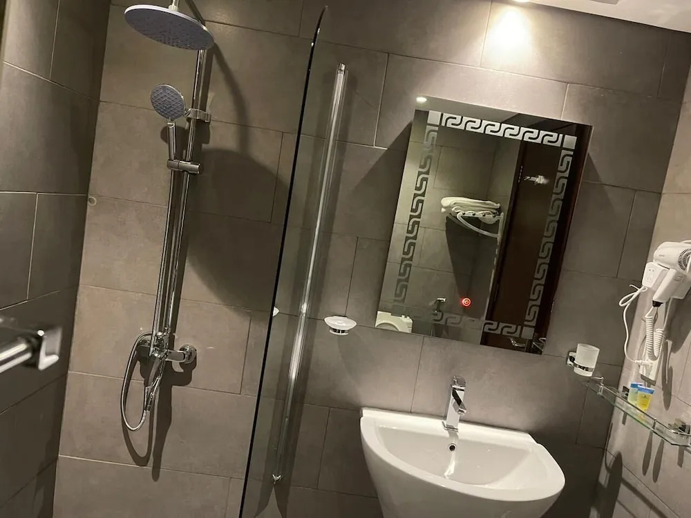 Raha Hotel