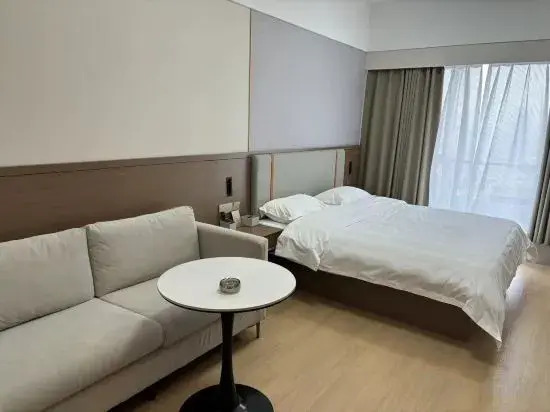 Mingren Hotel (Zhengzhou East High-speed Railway Station)