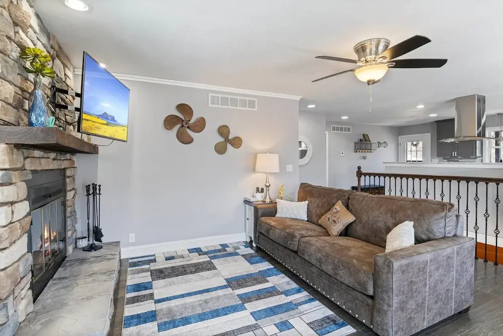 Spacious Home & Lake Access, Lake Views Throughout