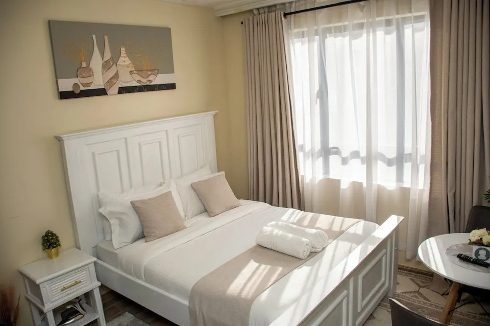Elegant Comfy 3 Bedroom Apartment
