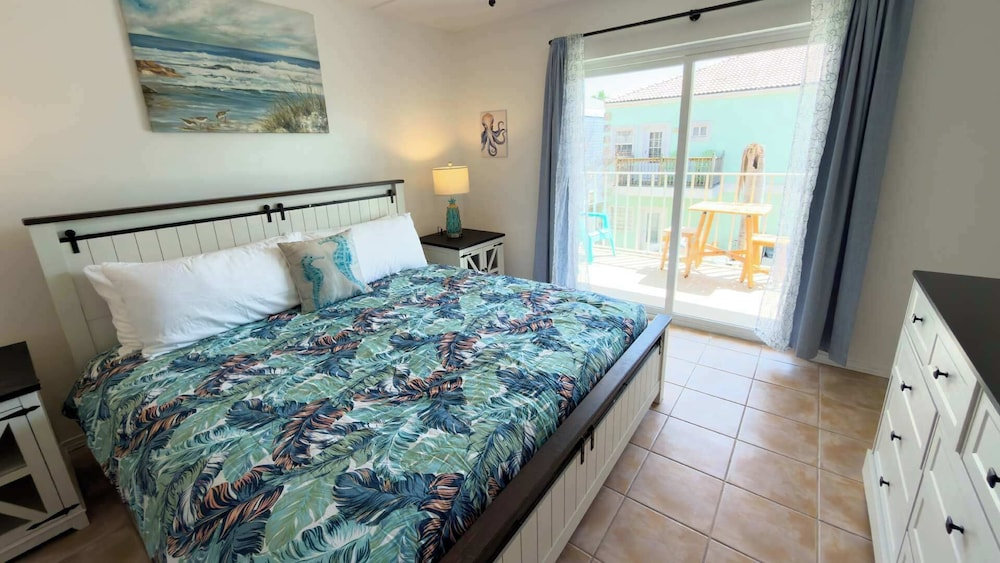 Walkable Location - 99 Steps to Beach - Pool