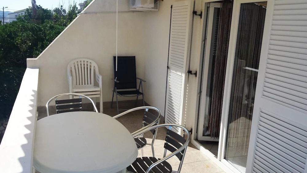 Apartment With one Bedroom in Pag, With Wonderful sea View, Enclosed Garden and Wifi - 100 m From the Beach