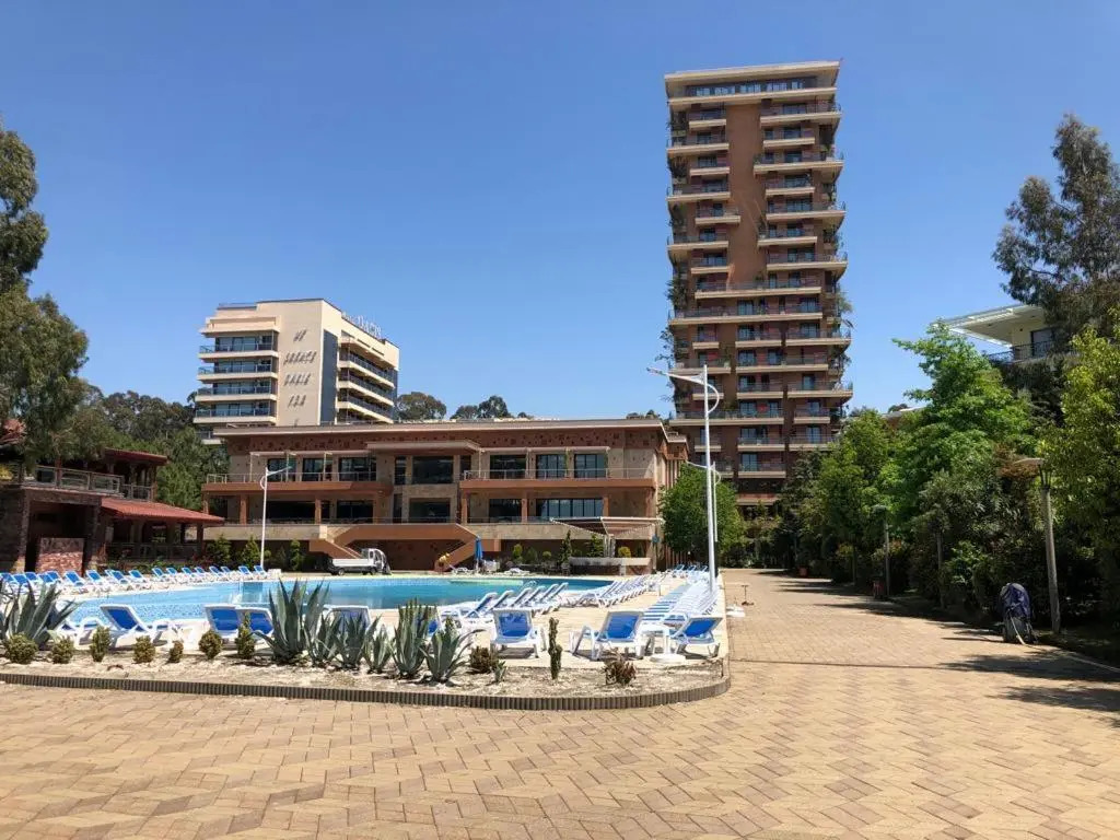 Leo Group BEST STUDIO 1201 Dreamland Oasis CHAKVI