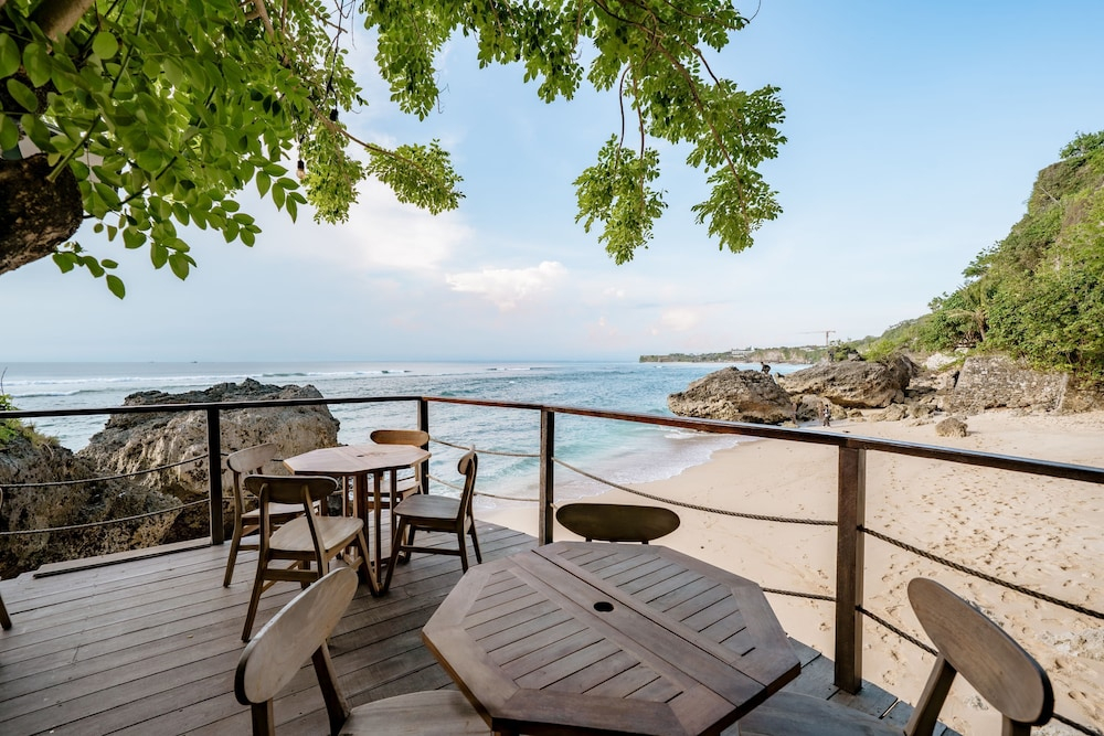 Santai by The Korowai Uluwatu