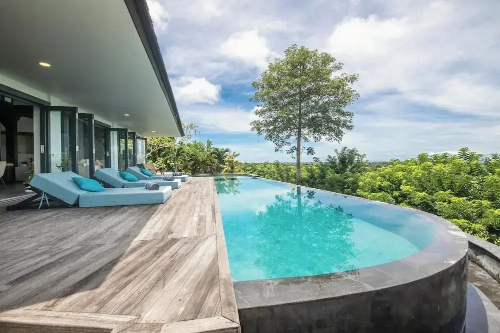 Elegant 6BR Clifftop Villa Near Bingin