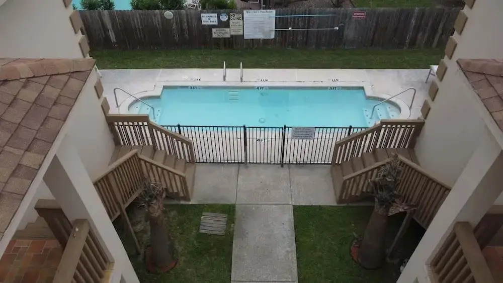 EZ Walk to Beach * Swanky 2 bedroom * Sleeps Tons (Mar y Sol II #1) by RedAwning