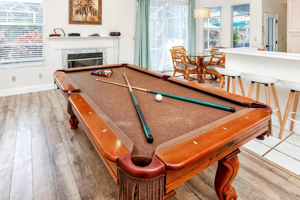 Palm Harbor Paradise - Spacious Home In Quiet Neighborhood with Heated Pool, Billiard Room, Hot Tub