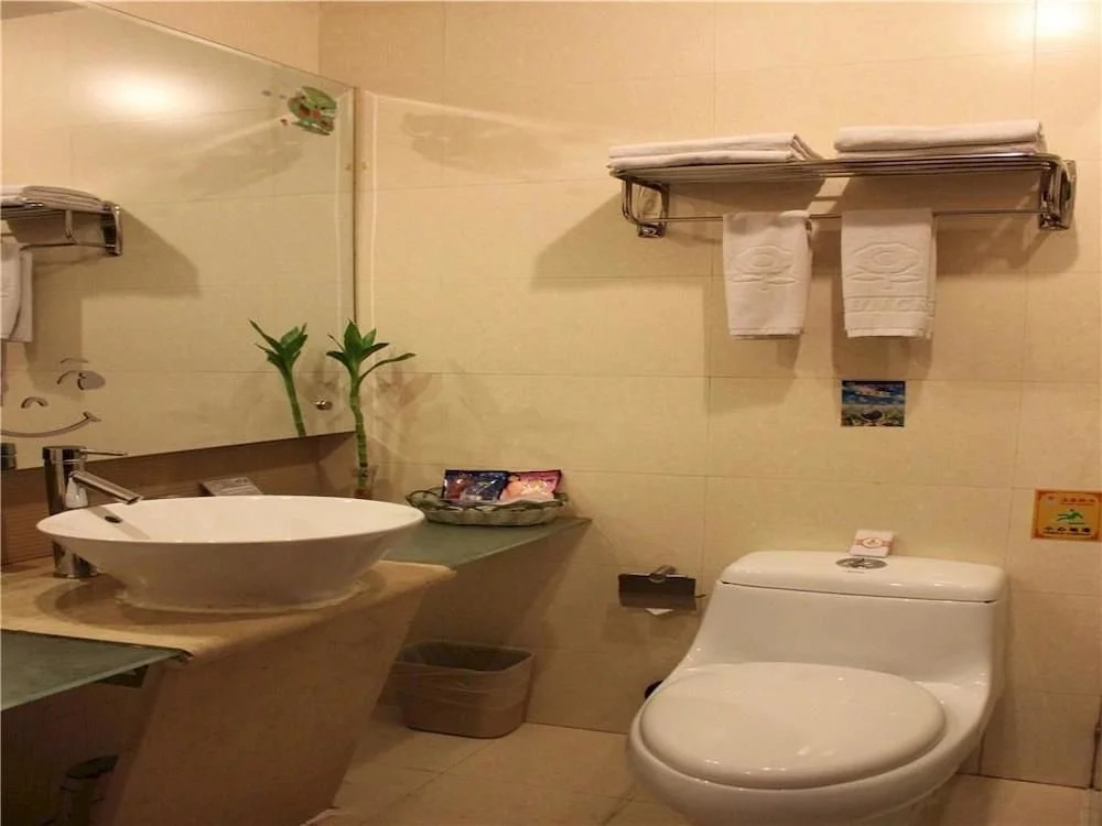Qujing Derun Hotel