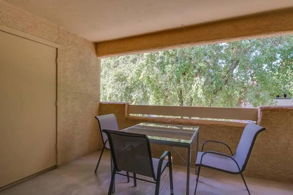 Luxury Paradise Valley Condo, Complete Remodel!
