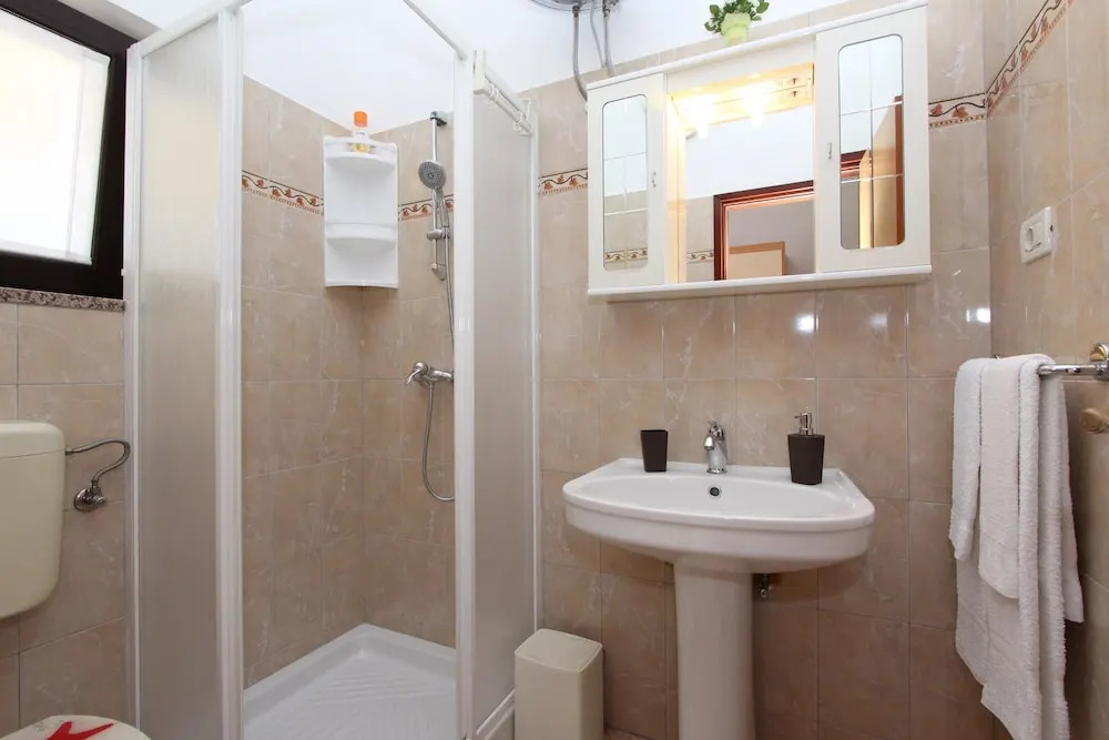 Room and Apartment Lea