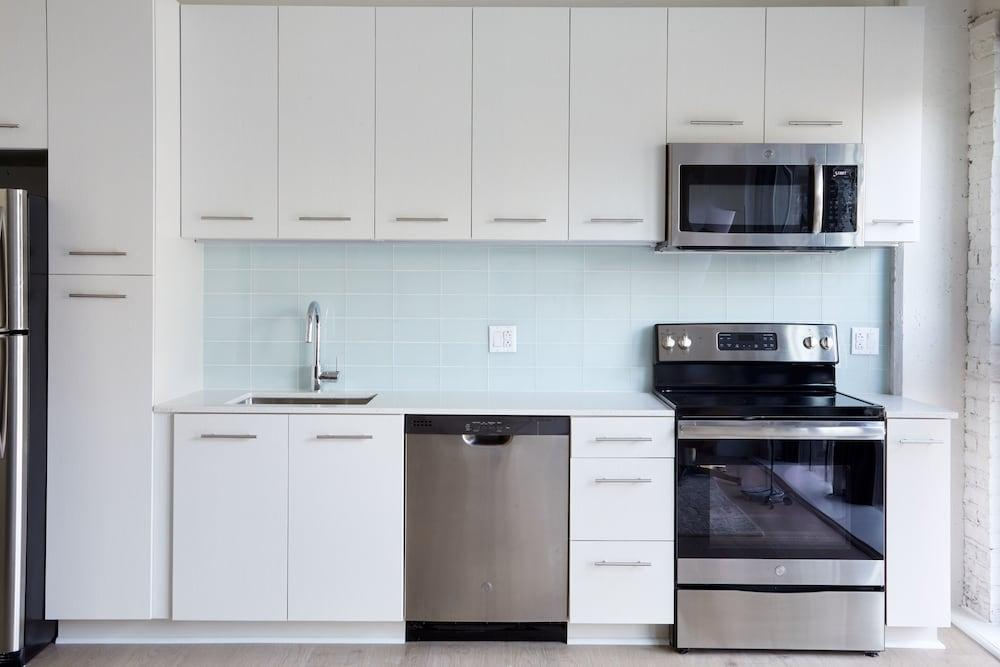 Contemporary Museum District Suites by Sonder