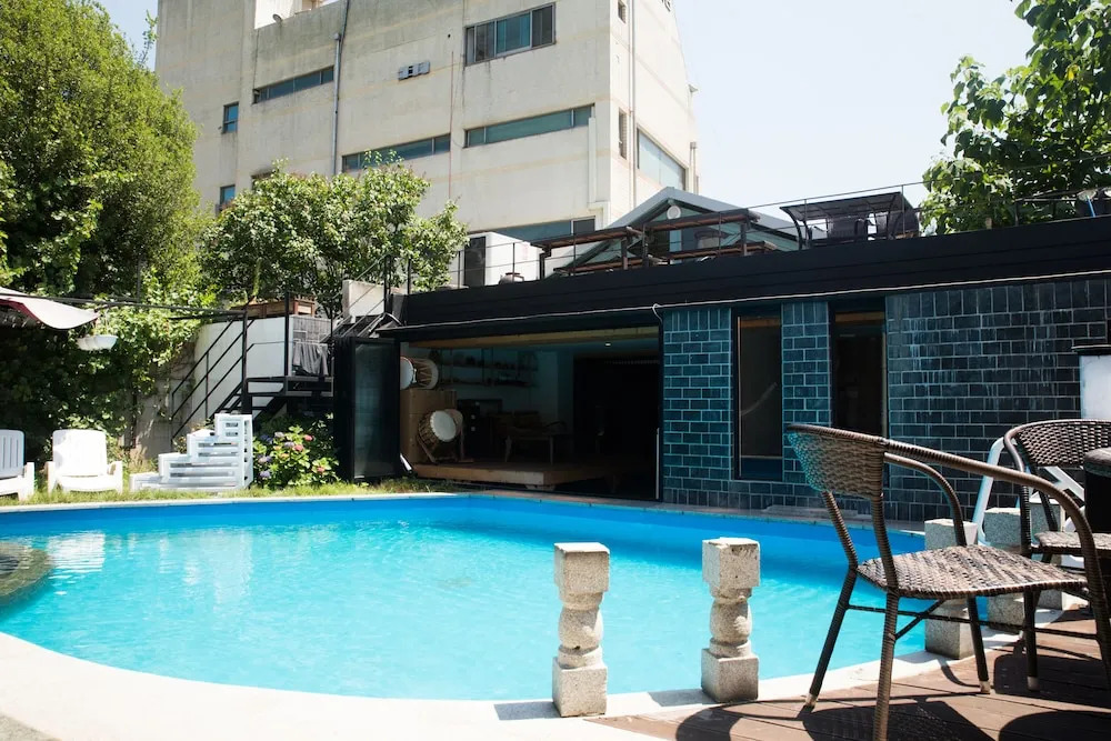 The Style Capsule Guesthouse - Hostel