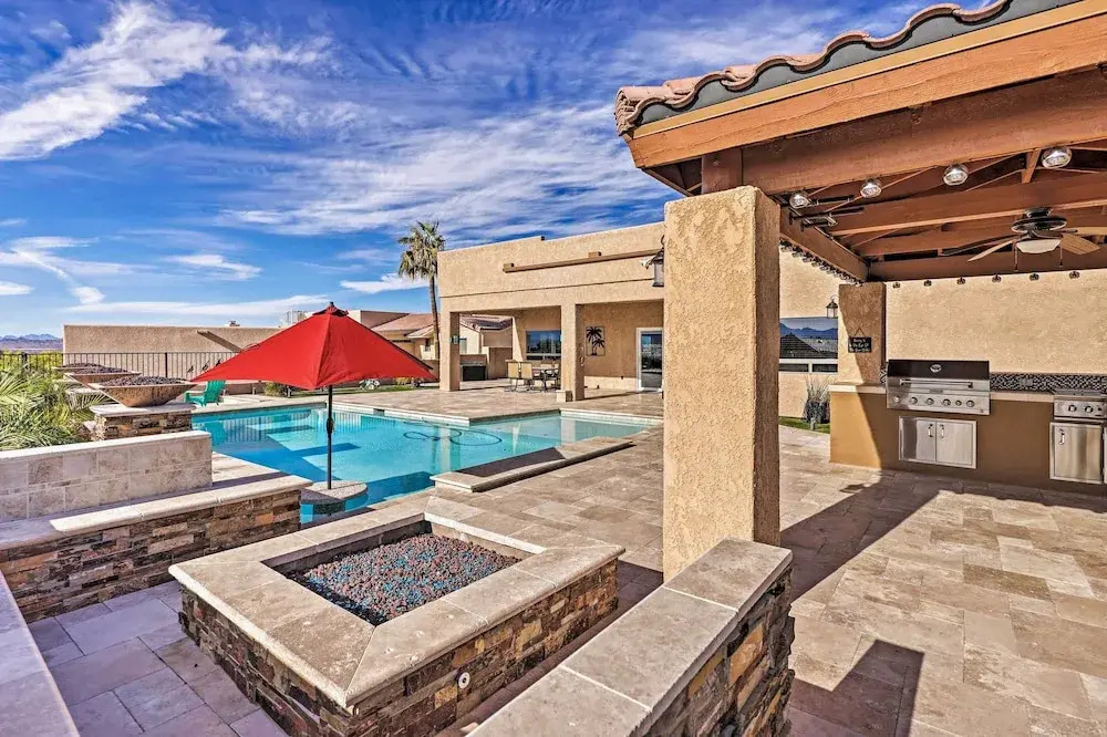 Luxe Retreat w/ Lake Havasu View & Pool!